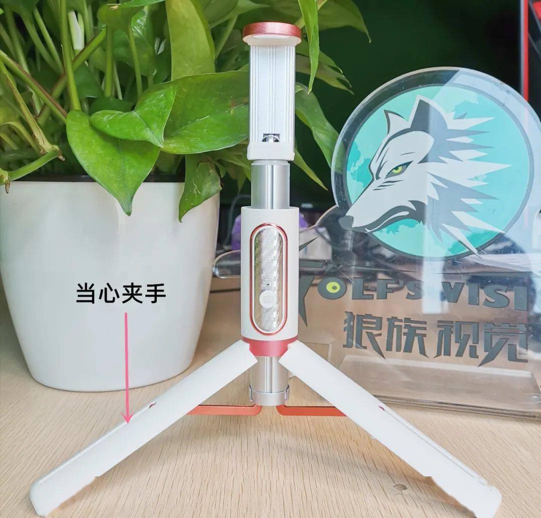 进口袋的自拍杆小巧方便。凯发k8网站登录能轻松放(图9)